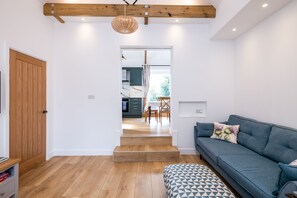 Smart TV, reproductor de DVD, libros y videoteca