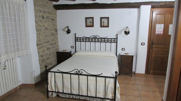6 bedrooms, iron/ironing board, free WiFi, bed sheets