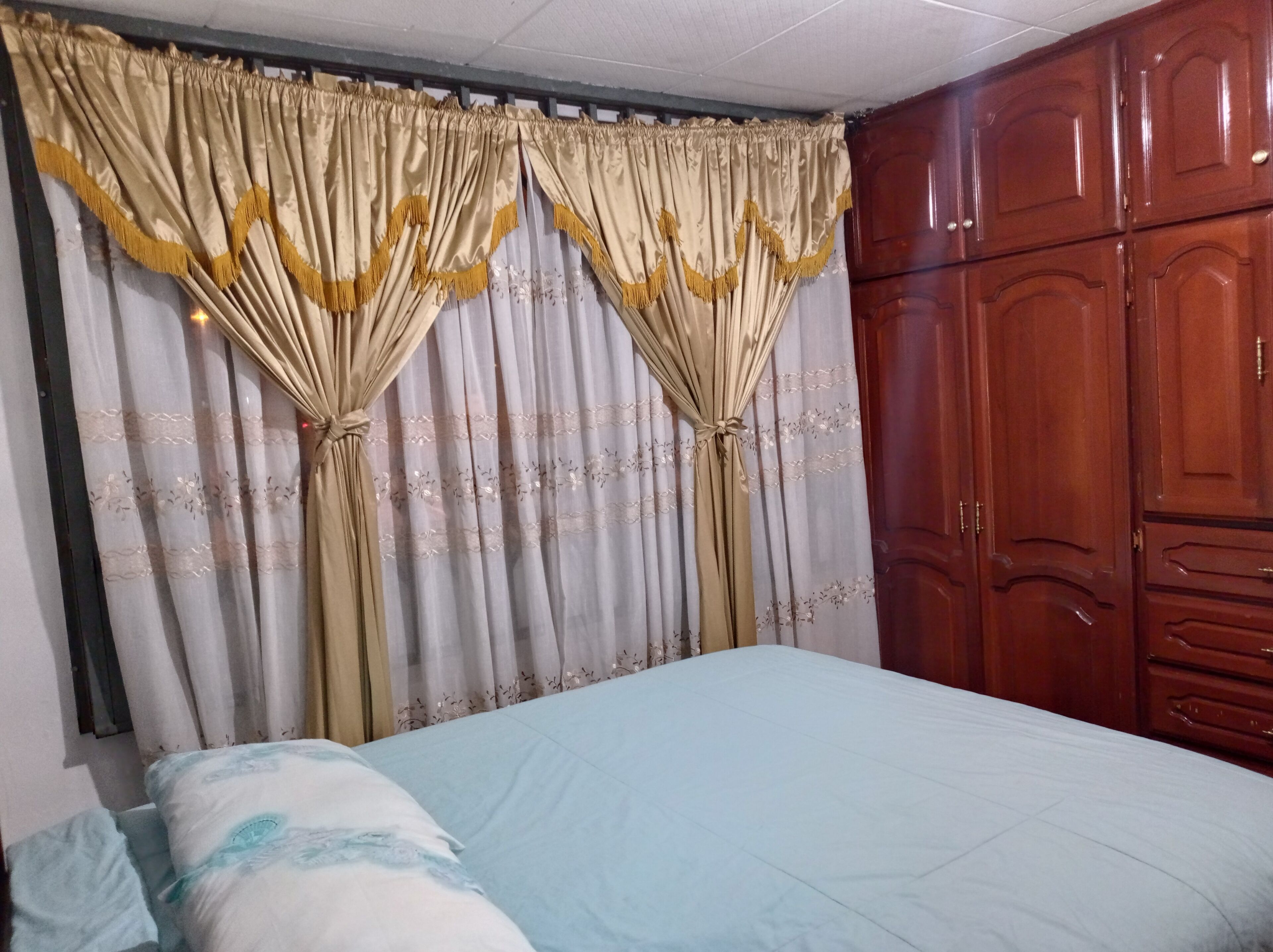 3 slaapkamers, een strijkplank/strijkijzer, wifi