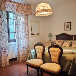 3 bedrooms, travel crib, WiFi, bed sheets - Charming family apartment 15 minutes from Lake Bolsena (Grotte di Castro)