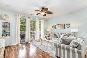 Smart TV, printers - ★Now Booking 2025-2026 Snowbirds★ Sunny & Spacious Coastal Retreat☀ (North Myrtle Beach)