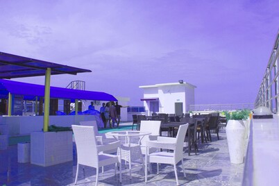 Time Oak Hotel and Suites Royale