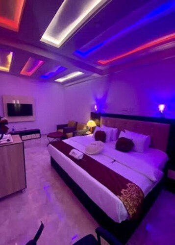 Time Oak Hotel and Suites Royale