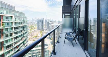 ⚡PENTHOUSE in Downtown Toronto with CN TOWER VIEWS + FREE PARKING!