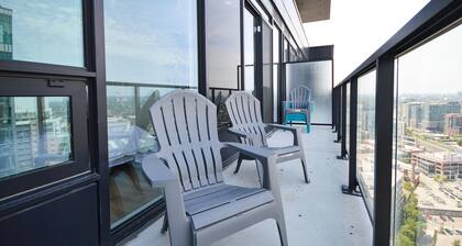 ⚡PENTHOUSE in Downtown Toronto with CN TOWER VIEWS + FREE PARKING!