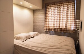 Free WiFi, bed sheets