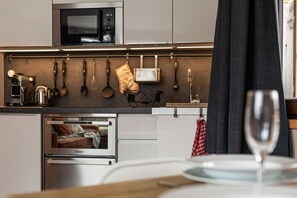 Frigorifero, microonde, forno, lavastoviglie