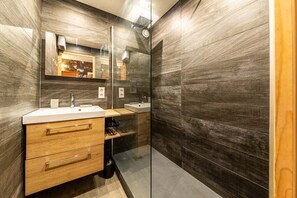 Douche, serviettes fournies