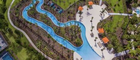 Alberca al aire libre y alberca climatizada