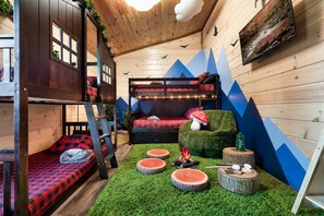 3 bedrooms, iron/ironing board, travel cot, free WiFi