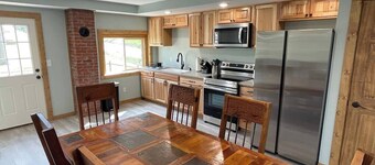 Happy’s Trout Loft - 0.5 Miles from Montauk