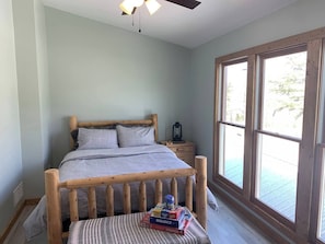 2 bedrooms, iron/ironing board, WiFi - Happy’s Trout Loft - 0.5 Miles from Montauk (Salem)
