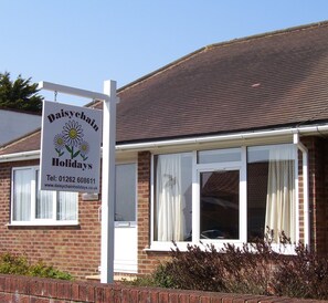 Exterior detail - Bungalow with enclosed pet friendly garden 5 mins to beach, Sewerby, Bridlington (Sewerby)