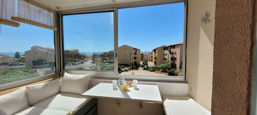 Like a fish in water, sea view apartment