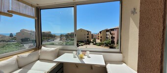 Like a fish in water, sea view apartment