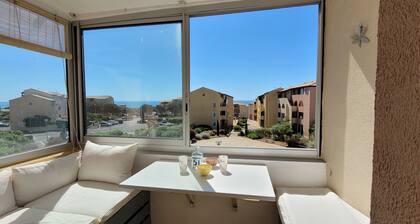 Like a fish in water, sea view apartment