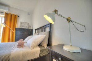 2 habitaciones, tabla de planchar con plancha y wifi gratis 