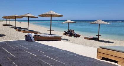 Villa Kallisti - private villa with hot tub, large garden, close to the beach