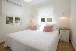 2 chambres, coffre-fort, fer et planche à repasser, lit de bébé portatif