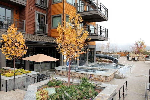 Indoor pool, outdoor pool - Beautiful unit overlooking Mountain ski in ski out luxury property (Breckenridge)