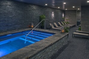Indoor pool, outdoor pool - Beautiful unit overlooking Mountain ski in ski out luxury property (Breckenridge)
