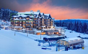 Exterior - Beautiful unit overlooking Mountain ski in ski out luxury property (Breckenridge)