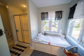 Hair dryer, towels - Sunset Cove-Waterfront private dock, kayaks, your lake home! (Newberry County)