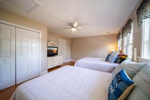 3 bedrooms, in-room safe, WiFi, bed sheets - Sunset Cove-Waterfront private dock, kayaks, your lake home! (Newberry County)