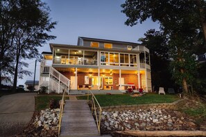 Exterior - Sunset Cove-Waterfront private dock, kayaks, your lake home! (Newberry County)