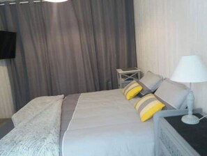 3 عدّة غرف نوم ومكتب ومكواة/لوح كي وواي فاي