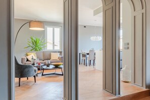 2 bedrooms - Casa Grey Contemporary Penthouse (Lucca)
