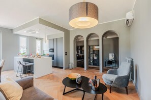 2 bedrooms - Casa Grey Contemporary Penthouse (Lucca)