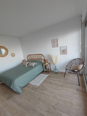 1 bedroom, travel cot, free WiFi, bed sheets