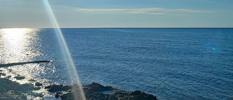 Una spiaggia nelle vicinanze