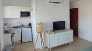 茶具/咖啡用具、冰箱、微波炉、烤箱