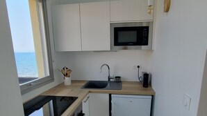 茶具/咖啡用具、冰箱、微波炉、烤箱