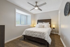 3 bedrooms, desk, iron/ironing board, travel crib