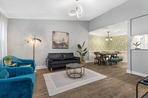 Smart TV - Modern Townhome less than 5 miles from FSU- 3b/2b (Tallahassee)