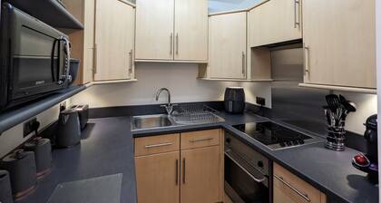 Stunning, Spacious Cottage close to Deal Beach !