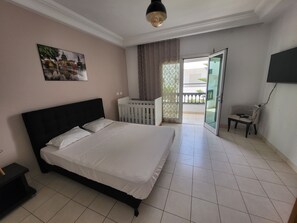 3 bedrooms, iron/ironing board, travel cot, free WiFi