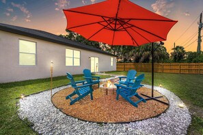 Outdoor dining - Beautiful spacious 4 bedrooms and 2 baths house in Palm Bay. (Palm Bay)