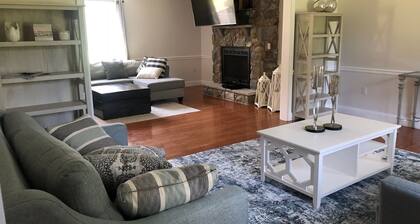 Elegant Poconos estate close to Kalahari, GreatWolf, with 4 1/2 serene acres