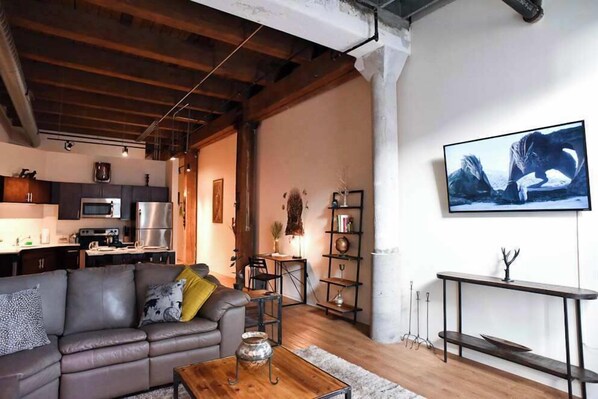 テレビ、書斎 / ワークスペース