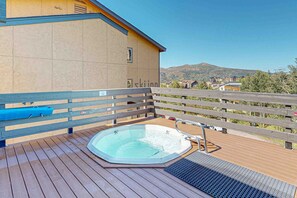 Tina de hidromasaje al aire libre