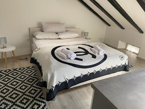 2 makuuhuonetta, tallelokero huoneessa, työpöytä, ilmainen Wi-Fi