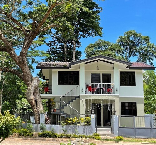 ✔6BDR HOUSE ✔FOR FAMILIES ✔COUPLES ✔GROUP OF FREINDS ✔QUIET ✔SECURED