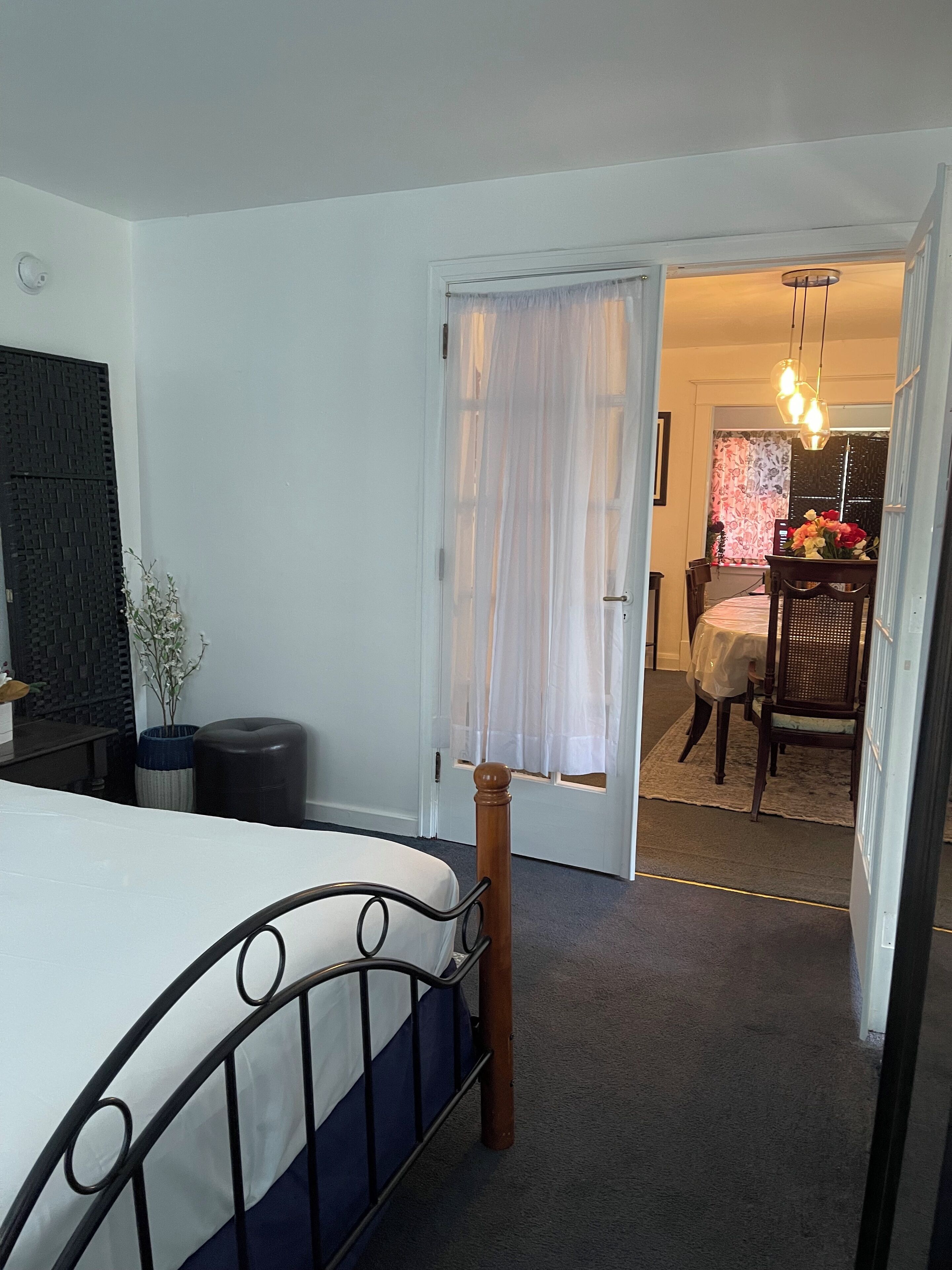 4 habitaciones, escritorio, tabla de planchar con plancha y wifi gratis 