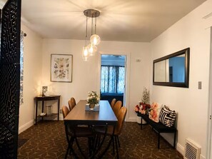 Dining - Gorge View Vacation Home Niagara Falls 5Bed 11PPL (Niagara Falls)