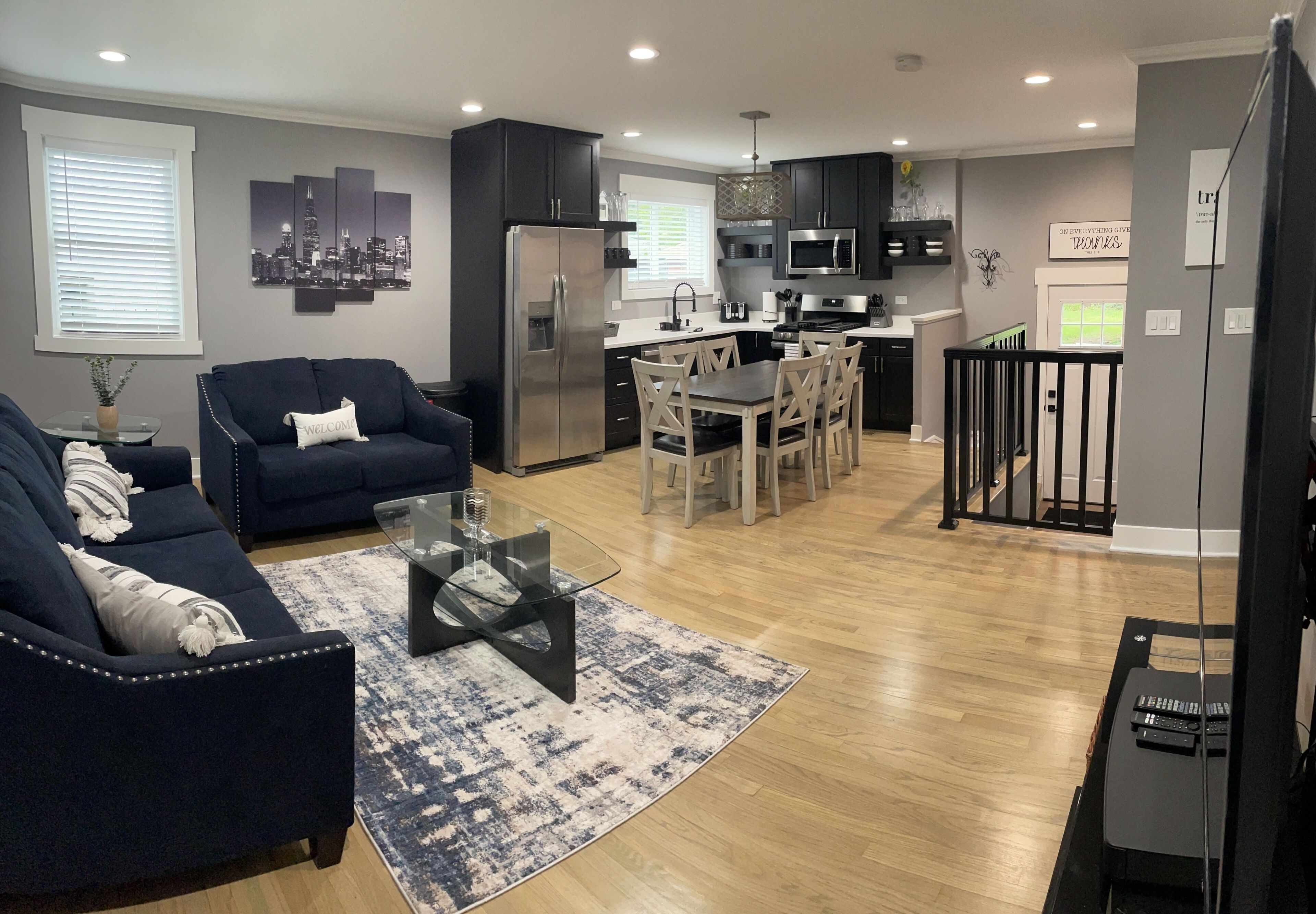 TV connectée, baby-foot, chaîne hi-fi