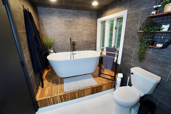 Bathtub, hair dryer - Poconos Oasis with Game Room & Hot Tub (Pocono Summit)